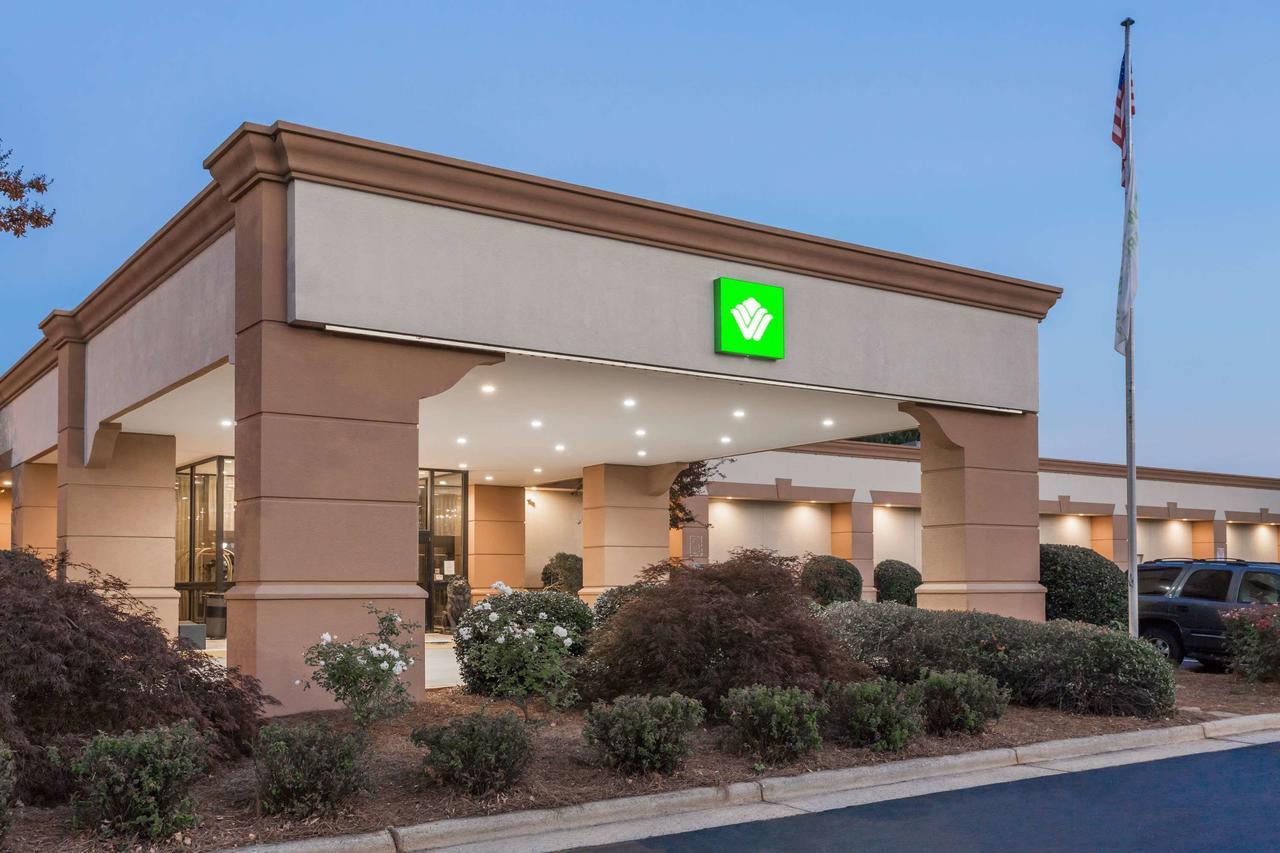 Wyndham Garden Hotel 3*