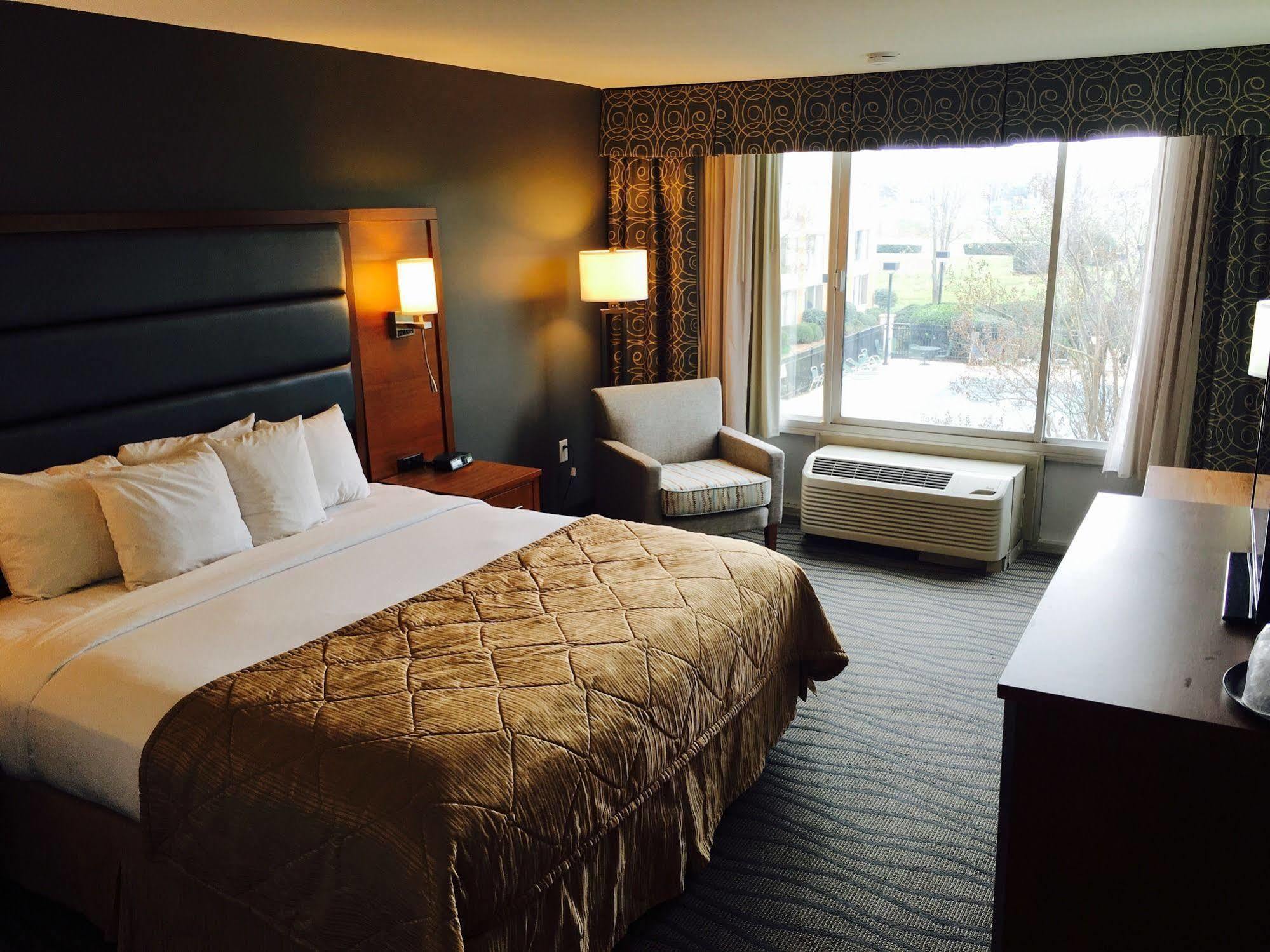 Wyndham Garden Hotel 3*
