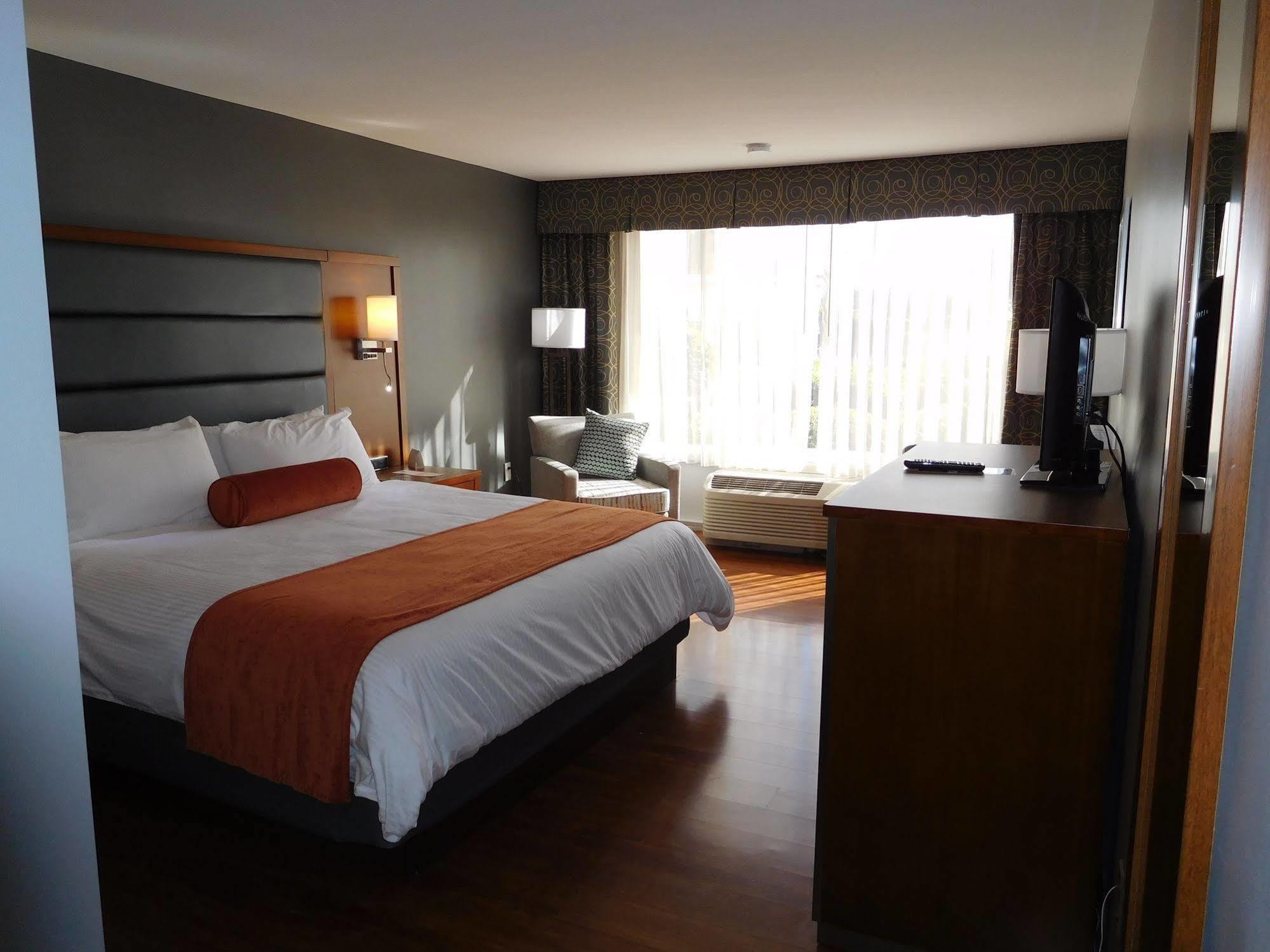 Wyndham Garden Hotel 3*